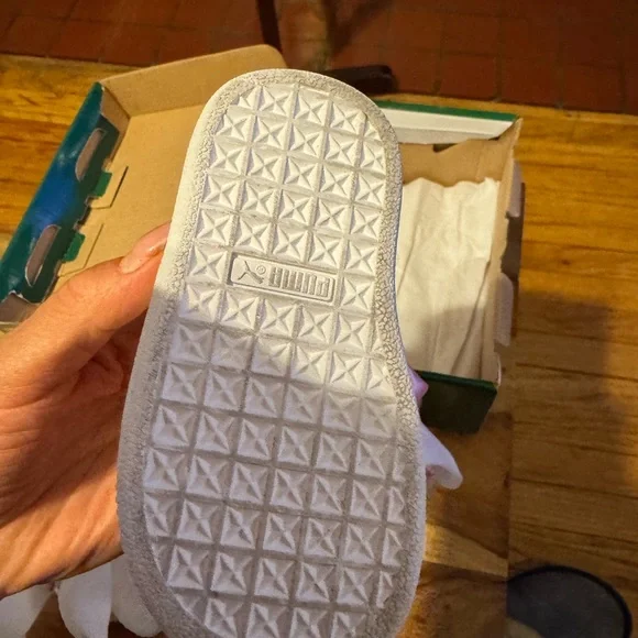 PUMA Kids White and Pink Sneakers brand new size 3 - Picture 4 of 8